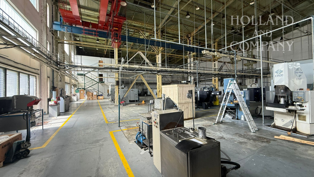 Production and Warehouse Hall with Overhead Crane for Sale – Trenčín