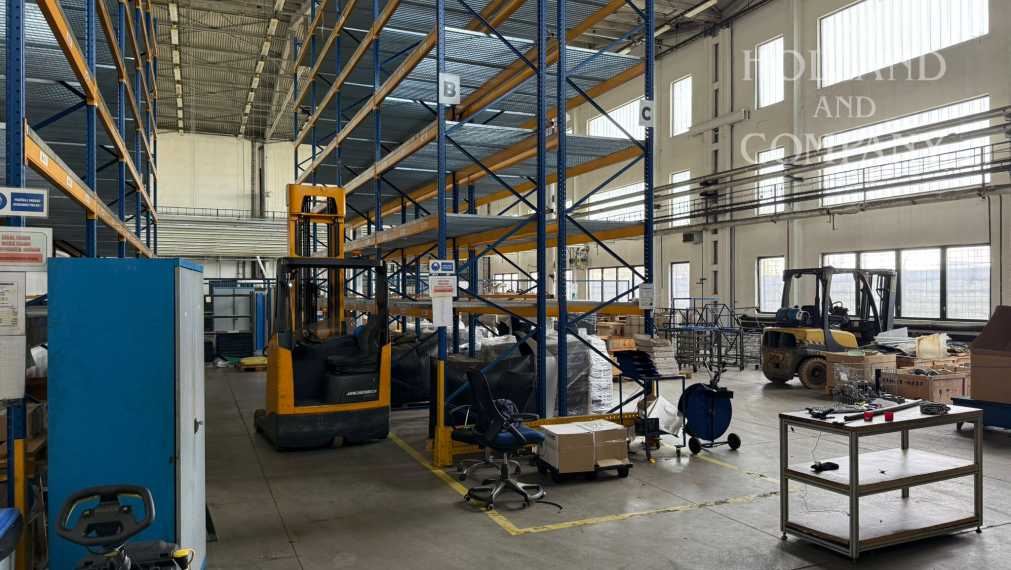Production and Warehouse Hall with Overhead Crane for Sale – Trenčín