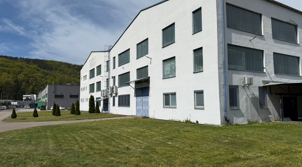 Production and Warehouse Hall with Overhead Crane for Sale – Trenčín