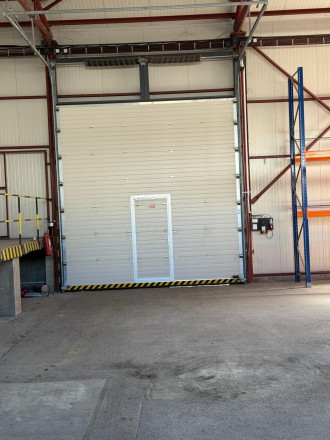 MODRA | 547 m² Warehouse for Rent | Ramp + Drive-in - fotografia 9