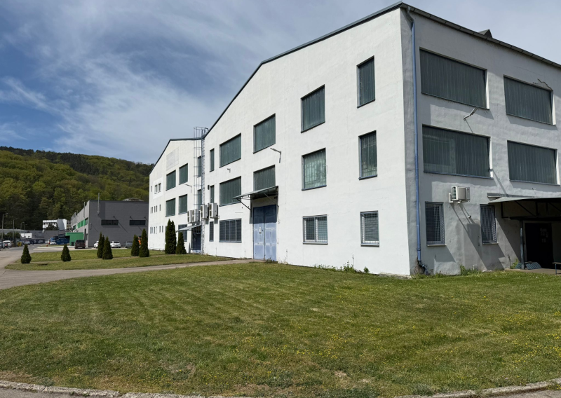 Production and Warehouse Hall with Overhead Crane for Sale – Trenčín